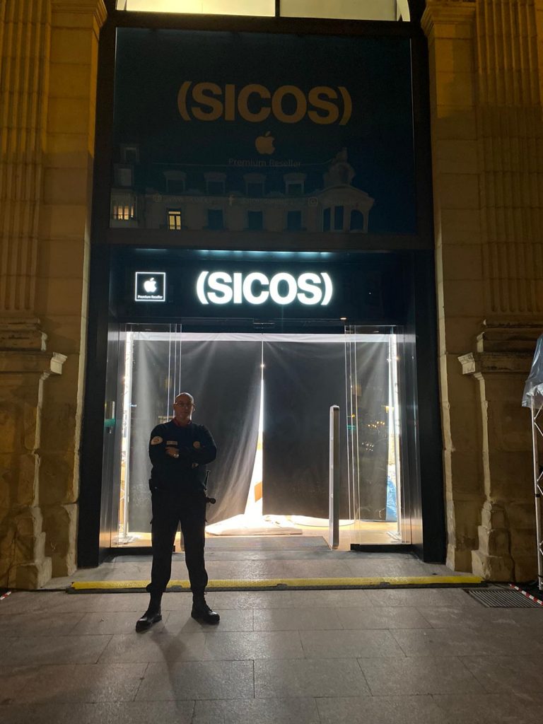 Suman Seguridad en la apertura de la tienda Sicos en Donosti.
